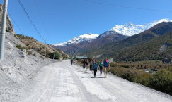 Bad Weather Forces Foreign Trekkers to Turn Back from Manang