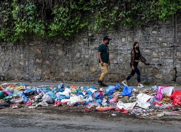 Garbage Collection Resumes In Kathmandu, Major Thoroughfares Yet To Be Cleared Off Wastes