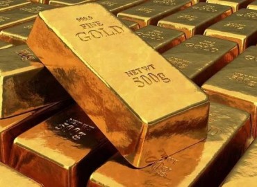 The price of gold has crossed one lakh per tola