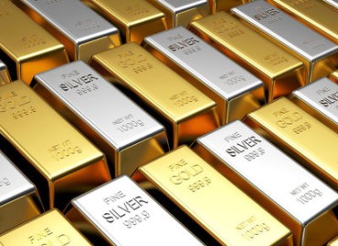 Gold price decreases by Rs 900 per tola