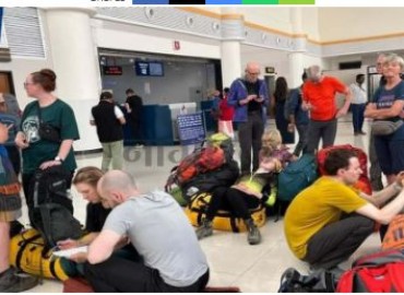 Tourists suffer after flight disruption