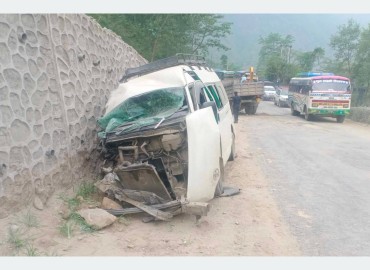 13 injured in collision between microbus and tipper