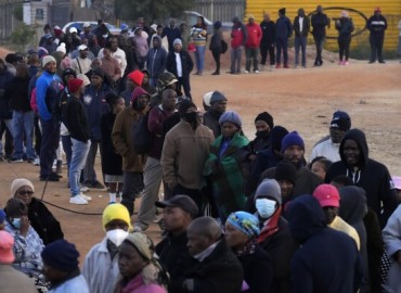 South Africans begin to cast ballots in general elections