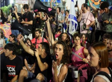 Tel Aviv streets flooded as 1,20,000 protesters demand hostage swap deal with Hamas, Netanyahu’s ouster