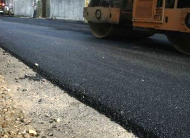 High quality blacktopping on Pathlaiya-Hetauda road