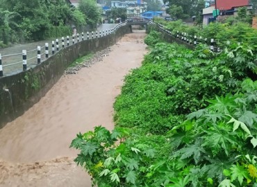 River sweeps away man