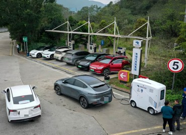 Wuling has launched a self-driving EV charger that can be delivered to various locations, similar to a power bank.