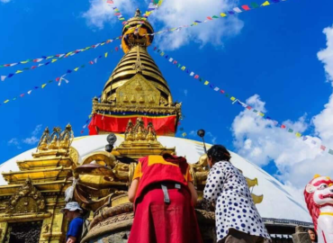 Bhutanese monarch pays homage at Swoyambhunath Temple