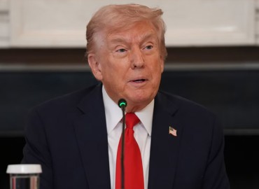 US suspends all decisions on granting asylum to foreign nationals