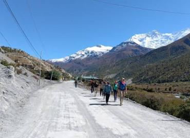 Bad Weather Forces Foreign Trekkers to Turn Back from Manang